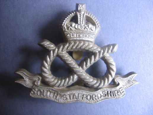 British wartime SCARE Plastic (bakelite) South Staffordshire Regiment cap badge 