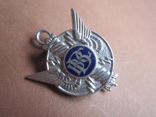 A small and sought after BBC (British Broadcast Corporation) staff cap badge also worn by some of the British War Corrspondents during the 2nd World War