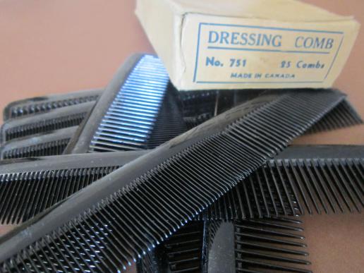 A nicely un-issued Canadian wartime dressing/hair comb