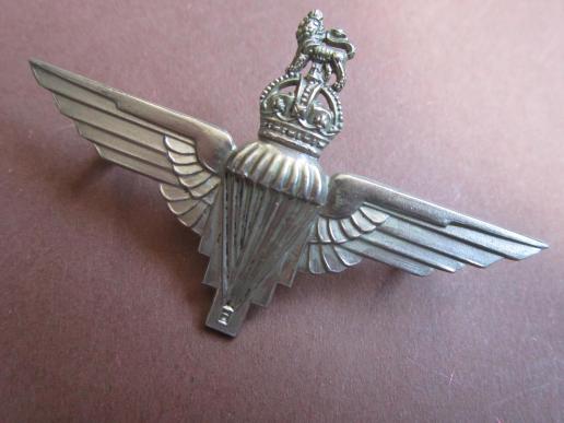 A nice and difficult to find jewellers made Officers Parachute Regment cap badge