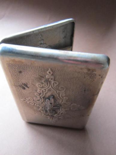 A nicely issued white metal based attribute to Polish Airborne Forces vintage cigarette case 
