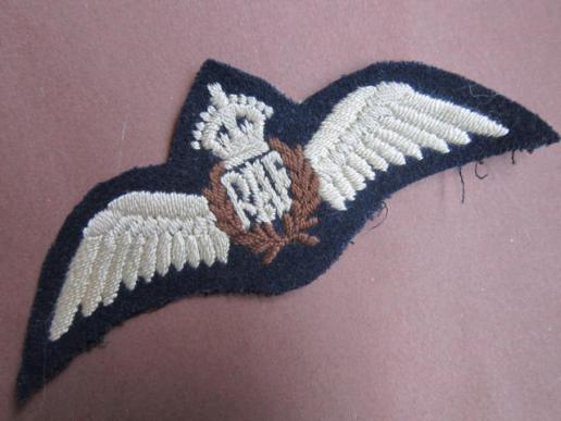 A nice late '30 early '40 RAF (Royal Air Force) Pilot's qualification wing 