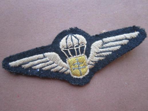 A nice example of a original and rare British made Free French parachutist brevet for the WW-II Free French Forces (Forces Francaises Libres - FFL)  