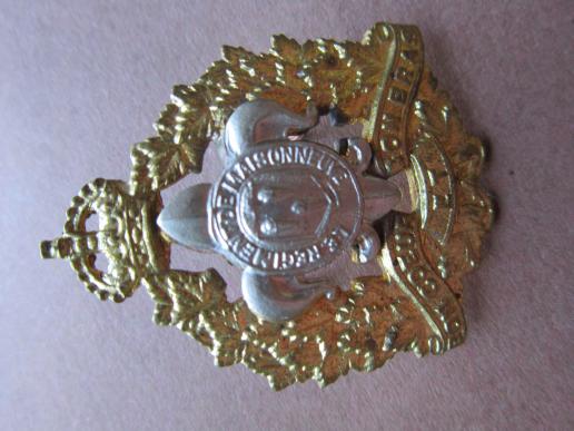 A nice Canadian made Le Régiment de Maisonneuve cap i.e beret badge