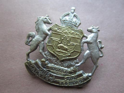A nicely made Canadian Calgary Regiment cap i.e beret badge