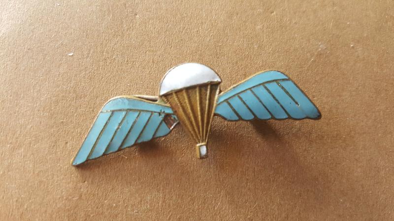 A nice and sweet Parachute Regiment gilt & enamel Regimental sweetheart brooch i.e badge