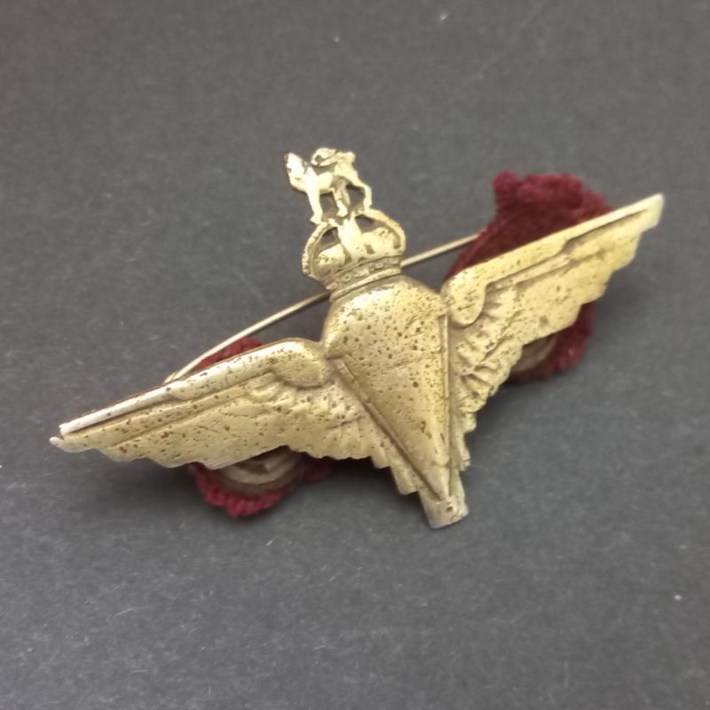 A nice uncommon - so called cut-out i.e voided crown - capbadge to the Parachute Regiment