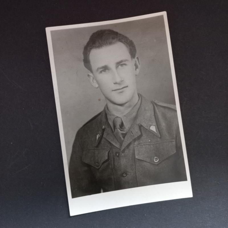 A superb period made portrait picture postcard measuring - 8.3cm by 12.7cm - of a (regrettably) un-known Polish żołnierz (soldier) beloning to the 1st Polish Independent Parachute Brigade