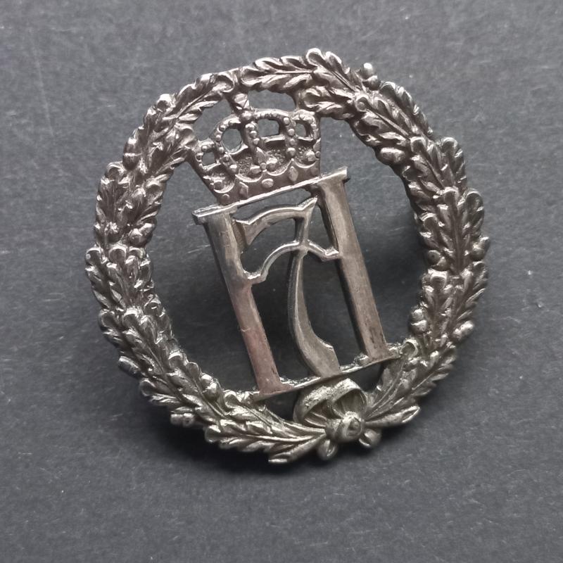 A trully superb and difficult to find British (silver hallmarked Gaunt Birmingham 1942) made Norwegian Free Forces Haakon 7 Officers and NCO's capbadge