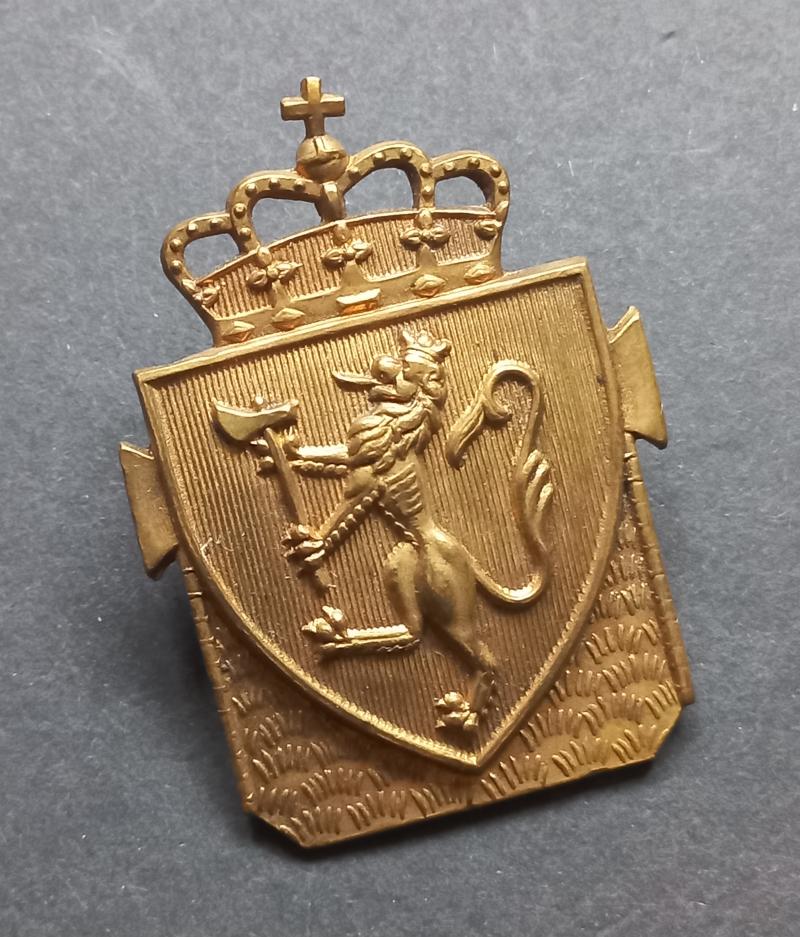 A never seen before - British made - Norwegian Police Forces cap badge