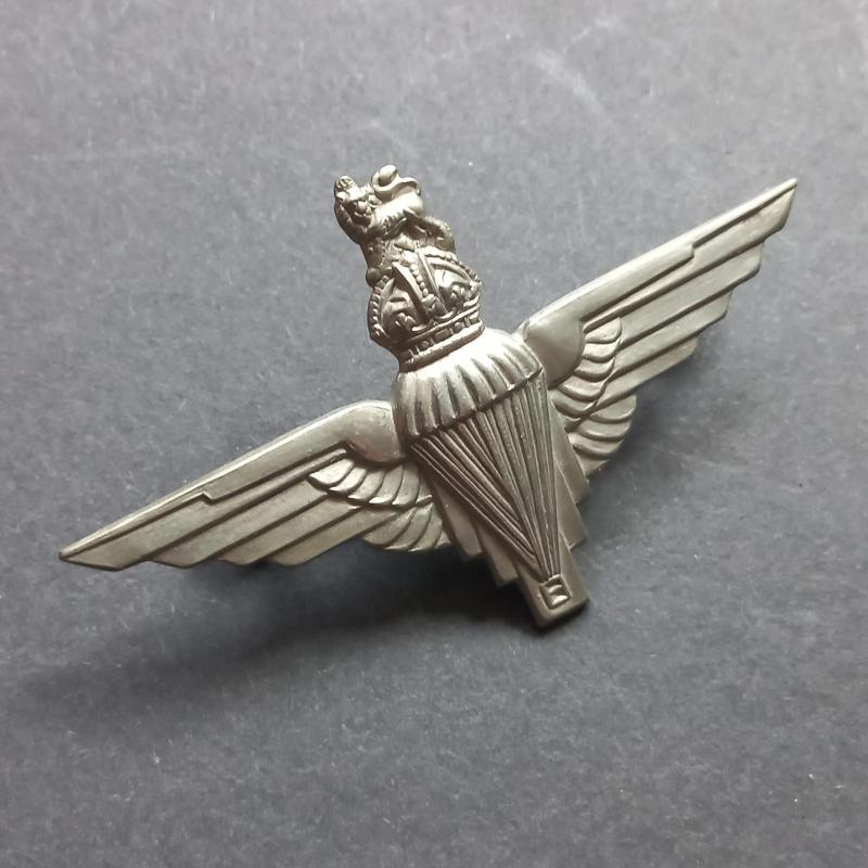 A attractive  - standard wartime issued - capbadge to the Parachute Regiment