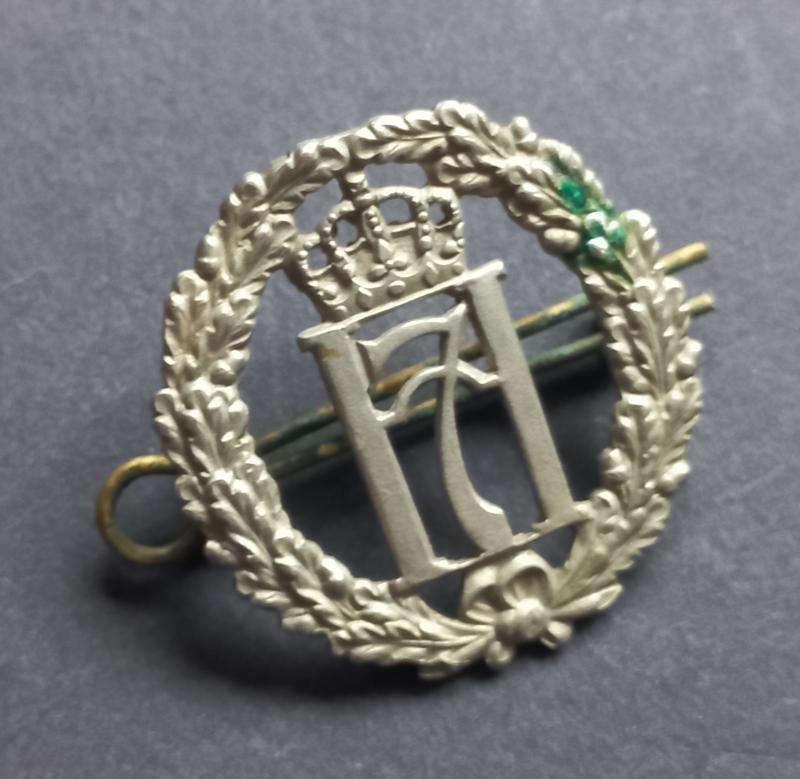 A superb and difficult to find (British made) Norwegian Free Forces Haakon 7 NCO's capbadge
