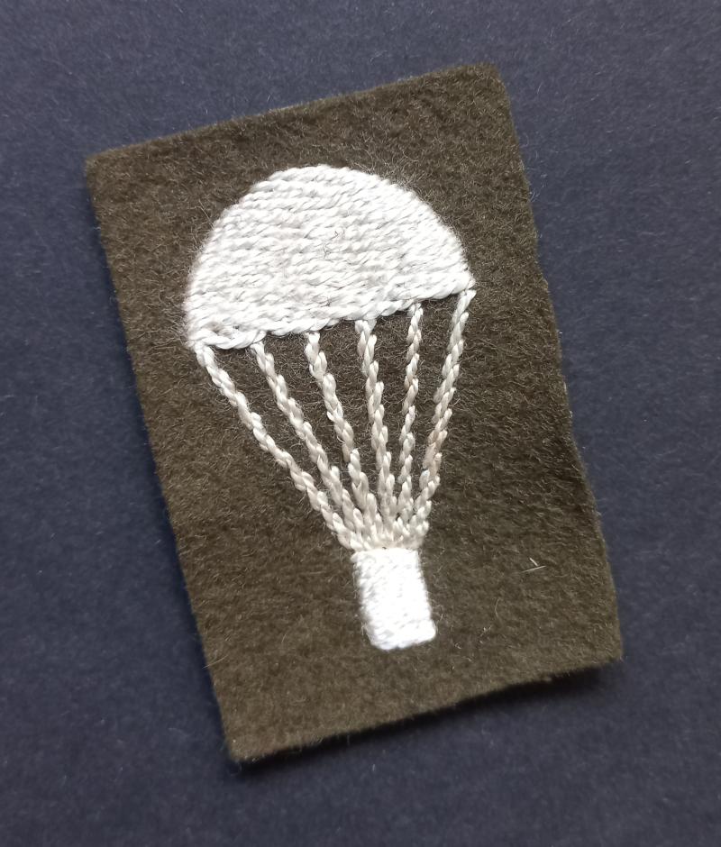 A nice un-issued early type 'Light Bulp' qualification badge