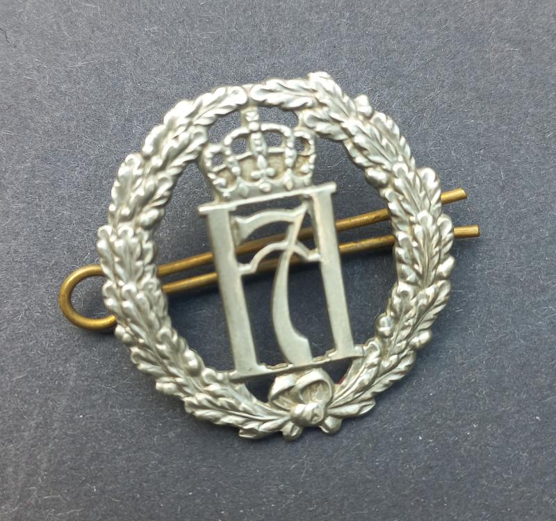 A superb and difficult to find (British made) Norwegian Free Forces Haakon 7 NCO's capbadge