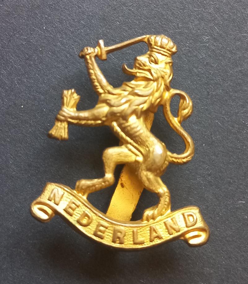 A attractive Free Dutch Forces Officers (British made unfortunately not marked) Nederland cap badge