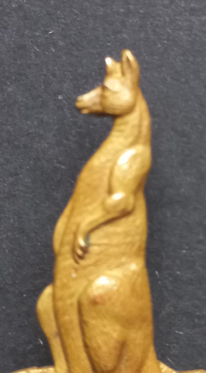 A difficult to find and sought after Canadian - so called Kangaroo - Armoured Carrier Regiment cap badge