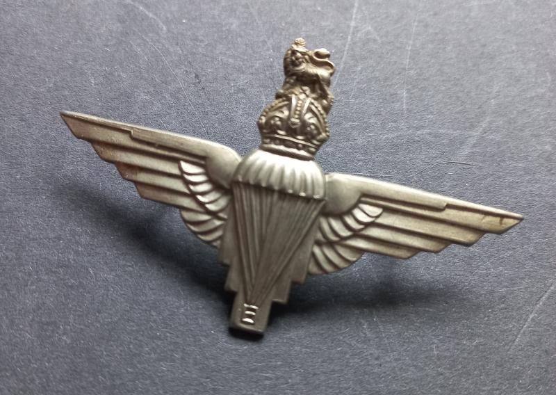A attractive - standard wartime issued - capbadge to the Parachute Regiment